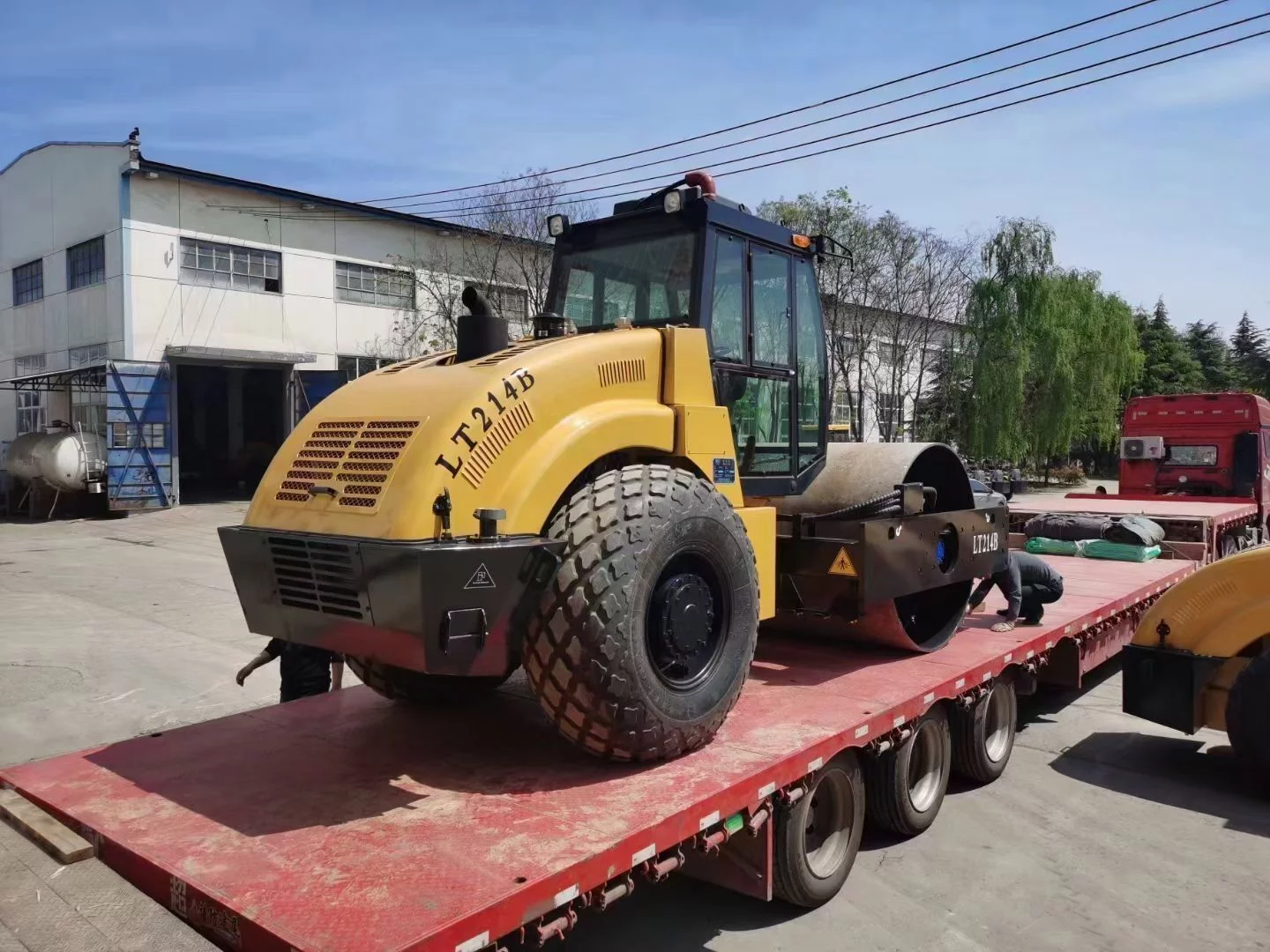 壓實力強,壓實速度快,14噸單鋼輪振動壓路機(圖2) 壓實力強,壓實速度快,14噸單鋼輪振動壓路機(圖2)