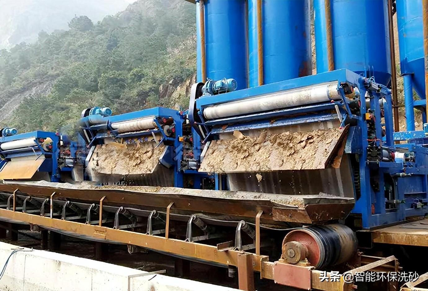 帶式壓濾機(jī)和板框壓濾機(jī)哪個(gè)好?(圖1) 帶式壓濾機(jī)和板框壓濾機(jī)哪個(gè)好?(圖1)
