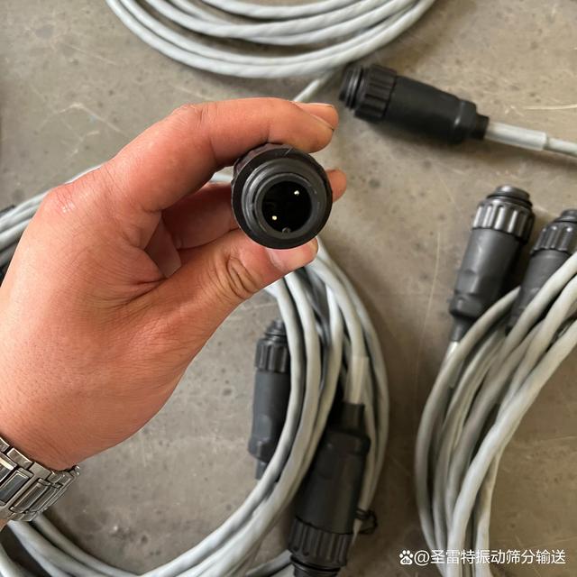 正負極材料篩分用超聲波控制電源箱你認識幾種？(圖3)