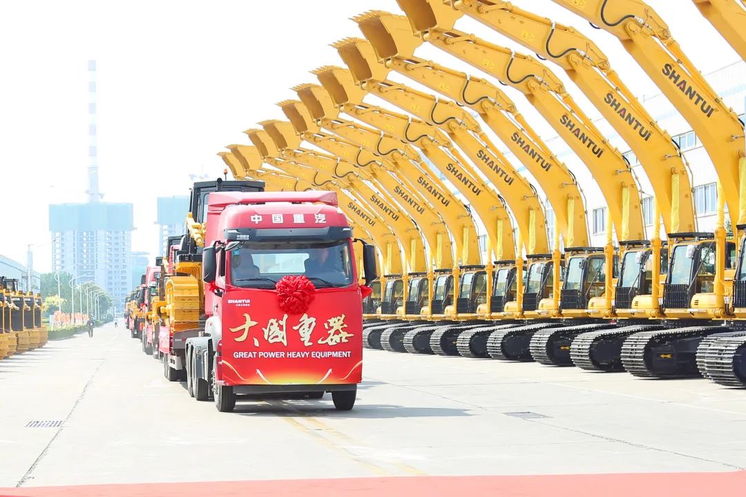 山推大型礦用裝備批量出口發(fā)運儀式舉行(圖5)