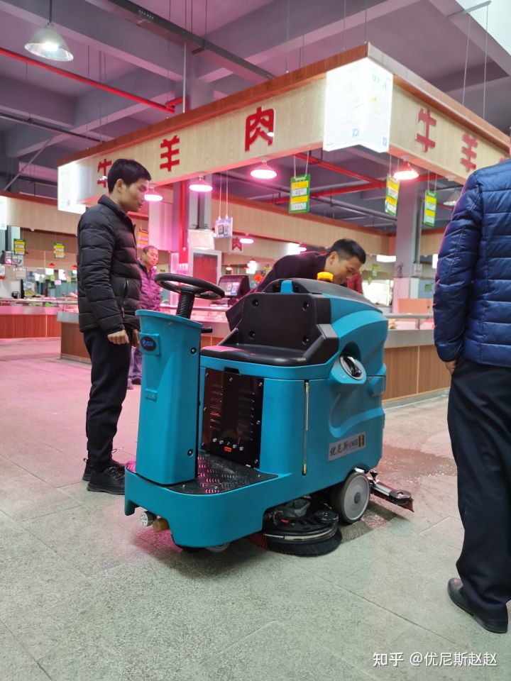 云南洗地機發(fā)展迅速高效徹底完成清潔任務(wù)(圖1) 云南洗地機發(fā)展迅速高效徹底完成清潔任務(wù)(圖1)