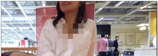 溫州星巴克上演精彩一幕，不雅行為被“現(xiàn)場(chǎng)直播”：別把不要臉，當(dāng)成性解放！(圖4)