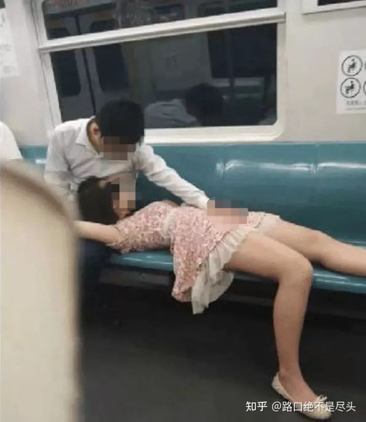 溫州星巴克上演精彩一幕，不雅行為被“現(xiàn)場(chǎng)直播”：別把不要臉，當(dāng)成性解放！(圖6)