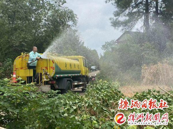 綠化水車“變身”送水車解獨居老人用水難題(圖2)