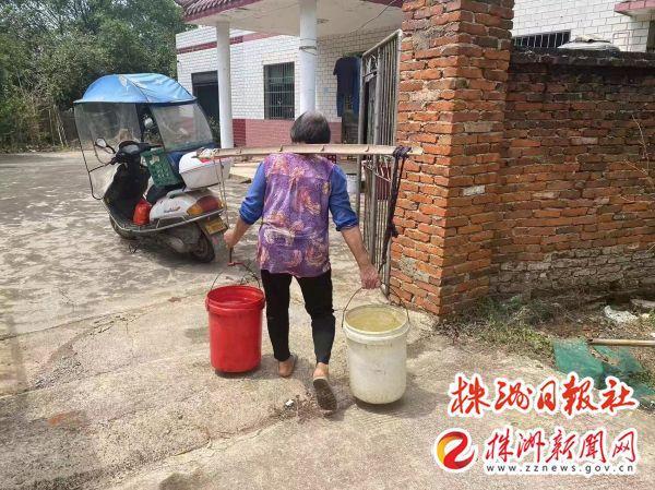 綠化水車“變身”送水車解獨居老人用水難題(圖4)