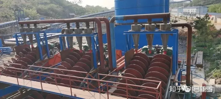 振邦干貨螺旋分級機、螺旋洗砂機你還傻傻分不清?振邦幫你搞定它!(圖4) 振邦干貨螺旋分級機、螺旋洗砂機你還傻傻分不清?振邦幫你搞定它!(圖4)