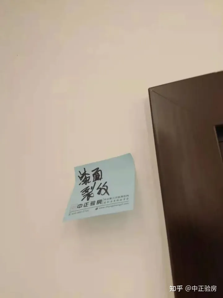 昆明驗房案例：官渡區某樓盤?精裝房頂面砂眼、柜門損壞、門扇閉合不嚴...(圖6)