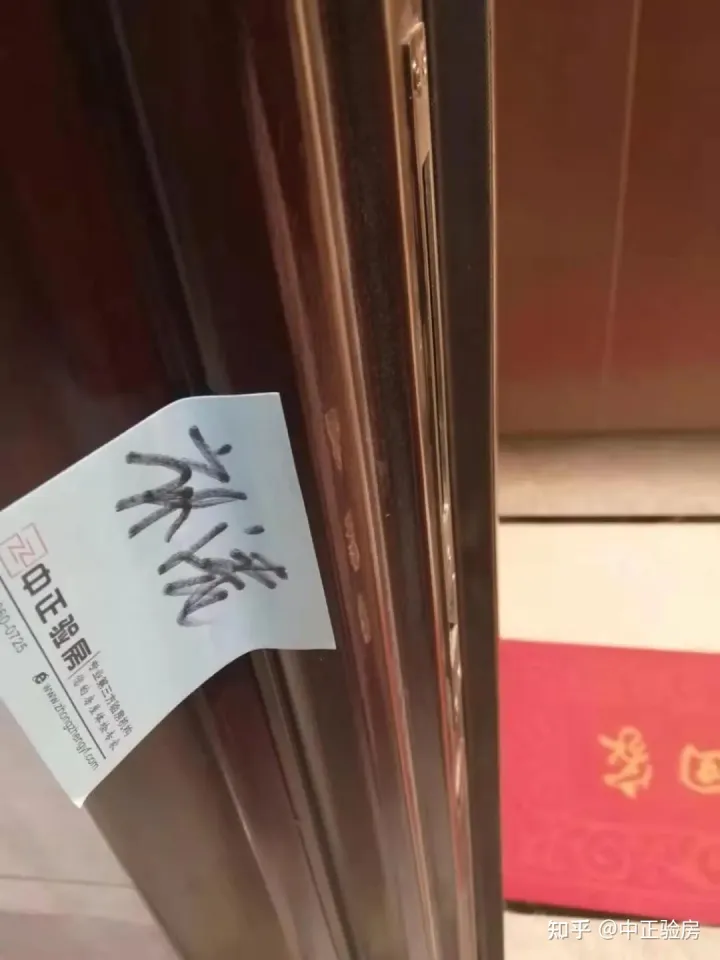 昆明驗房案例：官渡區某樓盤?精裝房頂面砂眼、柜門損壞、門扇閉合不嚴...(圖4)