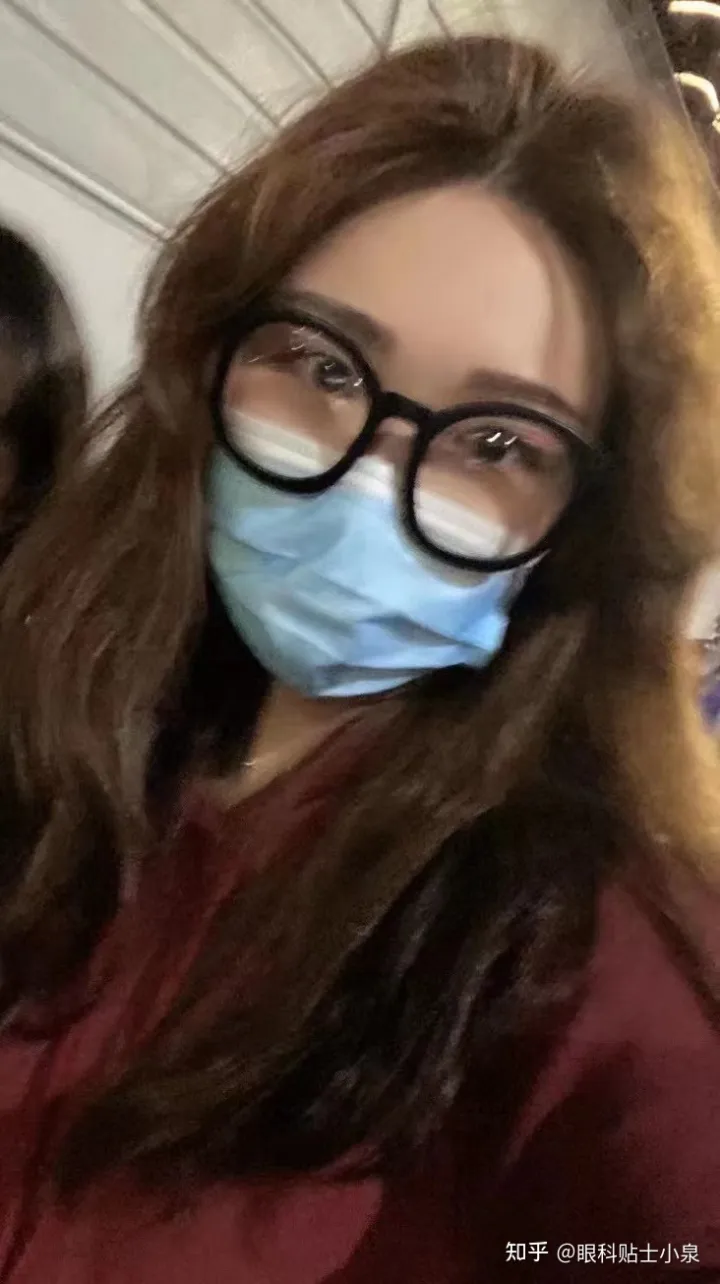 泉州全飛秒近視手術，高顏值小姐姐微笑摘鏡，術后雙眼視力1.2！(圖1)