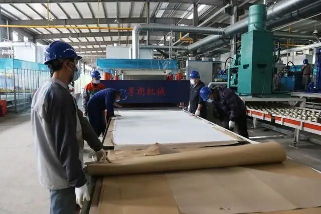 山東一石英砂板材生產線試生產，預計年生產240萬平方米！(圖2)