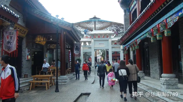 泰安:它是最古老街道之一,里面曾是豪宅林立,住著達(dá)官貴人,現(xiàn)僅存一處別樣景觀!(圖2) 泰安:它是最古老街道之一,里面曾是豪宅林立,住著達(dá)官貴人,現(xiàn)僅存一處別樣景觀!(圖2)