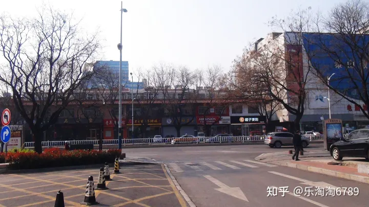 泰安:它是最古老街道之一,里面曾是豪宅林立,住著達(dá)官貴人,現(xiàn)僅存一處別樣景觀!(圖6) 泰安:它是最古老街道之一,里面曾是豪宅林立,住著達(dá)官貴人,現(xiàn)僅存一處別樣景觀!(圖6)