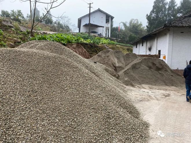 拆除！網曝南部出現(xiàn)非法攪拌站，多部門現(xiàn)場聯(lián)合執(zhí)法！(圖6)