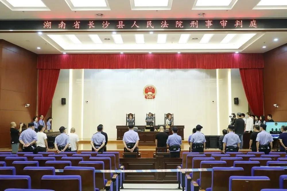 誰都不敢招惹的“砂霸”，栽了！｜今晚九點半(圖2)