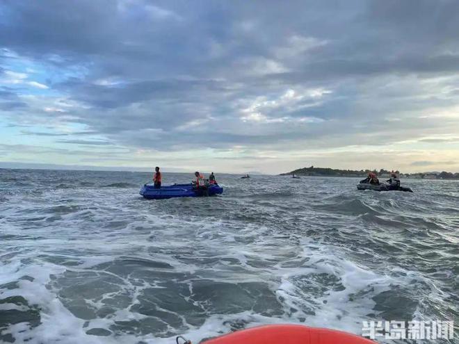 痛心！青島海邊倆小伙被海浪卷走！一人遺體已被找到……(圖3)