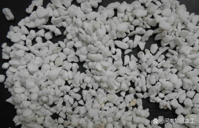 時產300噸珍珠巖制砂用什么設備？時產300噸珍珠巖制砂流程？(圖1)