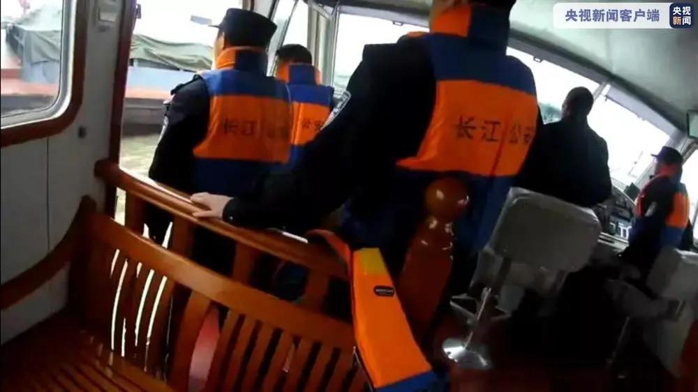 盜采江砂14.5萬噸,價值超1000萬!江蘇一盜采江砂團伙95人被抓(圖1) 盜采江砂14.5萬噸,價值超1000萬!江蘇一盜采江砂團伙95人被抓(圖1)