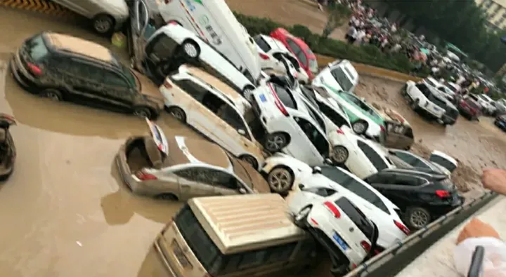 暴雨“漫灌”后,被淹車輛如何處理?全部涌入二手市場??(圖2) 暴雨“漫灌”后,被淹車輛如何處理?全部涌入二手市場??(圖2)