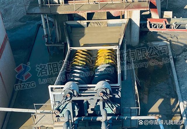 想投資洗砂項(xiàng)目,該怎么選洗砂機(jī)?洗砂機(jī)的種類介紹(圖2) 想投資洗砂項(xiàng)目,該怎么選洗砂機(jī)?洗砂機(jī)的種類介紹(圖2)