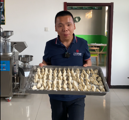 仿手工餃子機怎么清洗？劉二手把手教你(圖1)