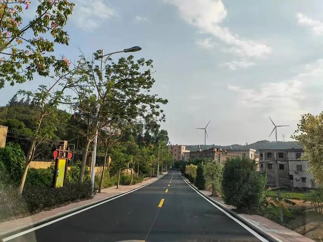 投資250多萬元！惠安這個村：鄉(xiāng)村道路“白改黑”鄉(xiāng)村振興“添新顏”(圖1)