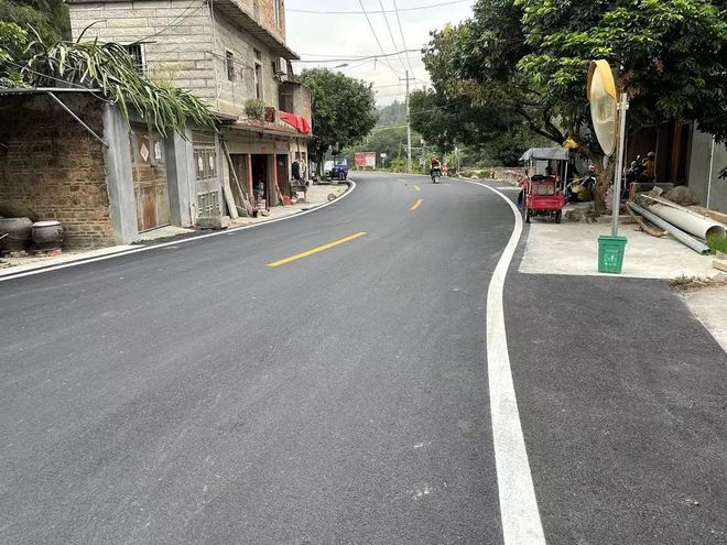 投資250多萬元！惠安這個村：鄉(xiāng)村道路“白改黑”鄉(xiāng)村振興“添新顏”(圖5)