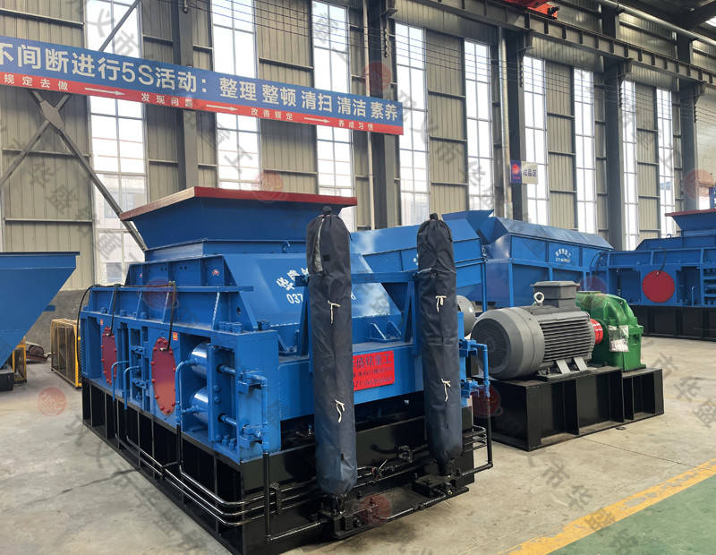 移動式巖石破碎機_建筑垃圾處理設備_高產耐磨對輥破碎機(圖1)