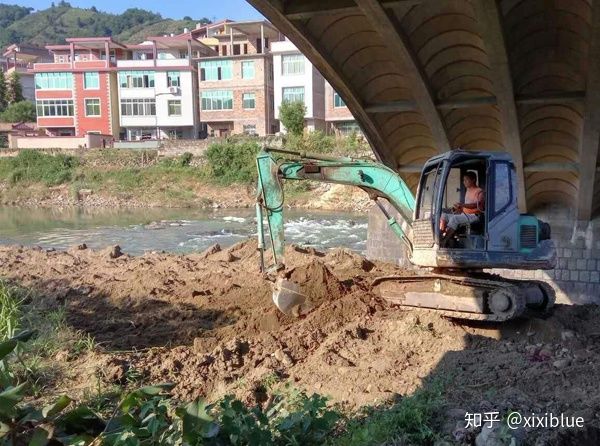 小型移動制砂機參與解決‘沙荒’是可行的(圖3) 小型移動制砂機參與解決‘沙荒’是可行的(圖3)